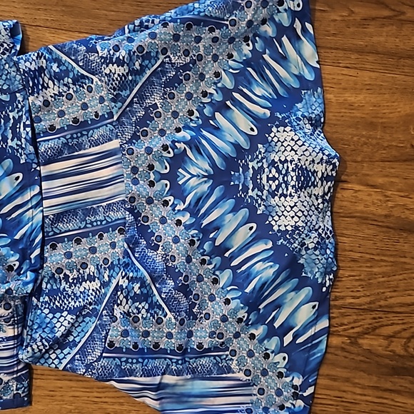 XS new walk on the beach tankini swim razor back top ans skirt. Mult blue design - Picture 2 of 7